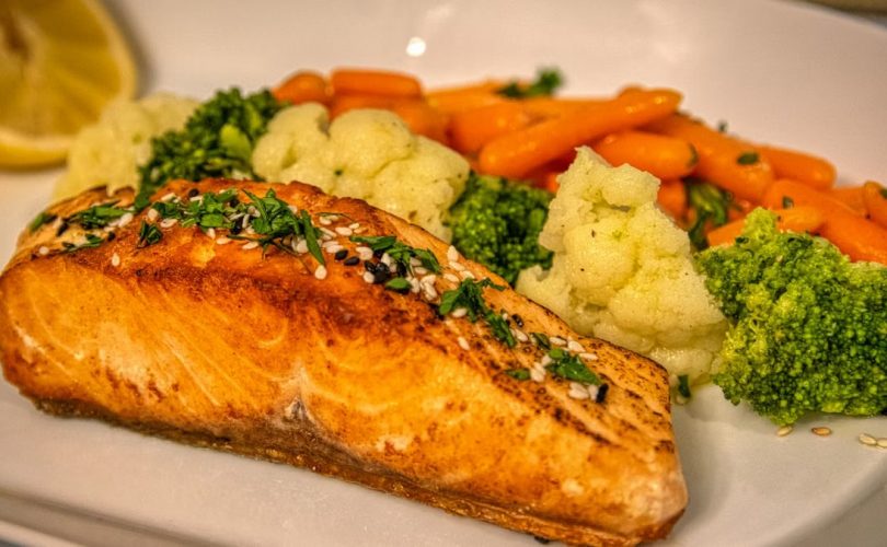 Delicious grilled salmon served with vibrant mixed vegetables, perfect for a healthy meal.